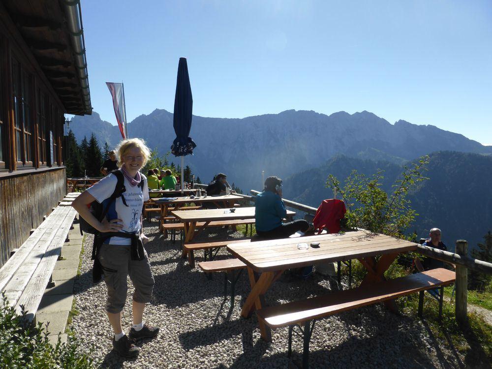 Vorderkaiserfeldenhütte (1388m)