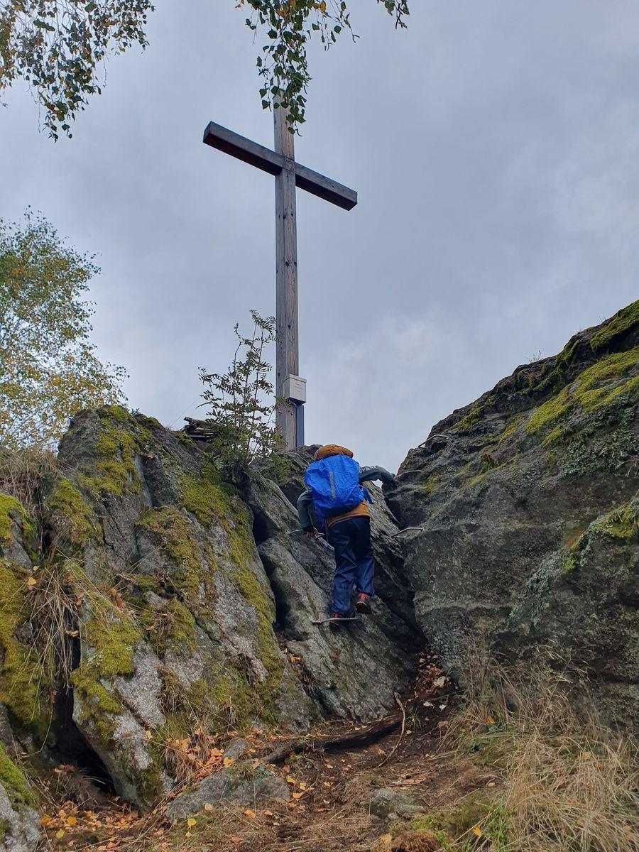 Leichte Kletterstelle zum Gipfel