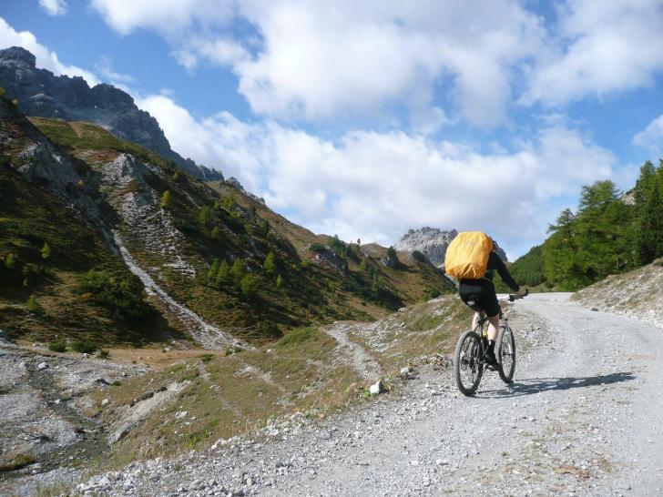 Mountainbike Rundtour Schweiz - Italien mit Start Sur En